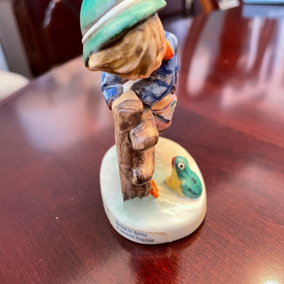 Vintage, Goebel M.J.Hummel, “Retreat to Safety”, 4inch, 201/2/0, #832, TMK 6 - Picture 9 of 10